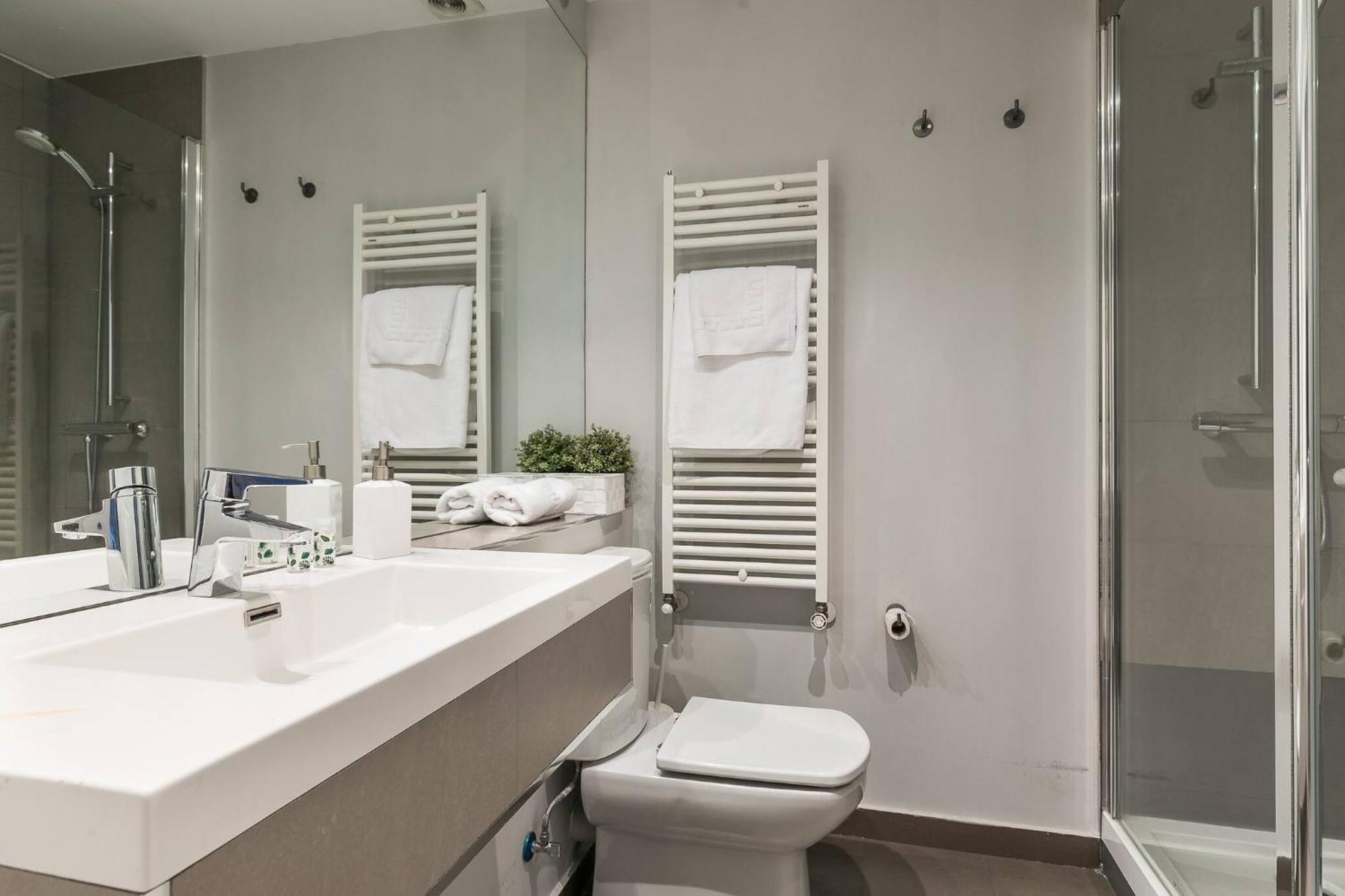 Castellana Suites Madrid Eksteriør bilde